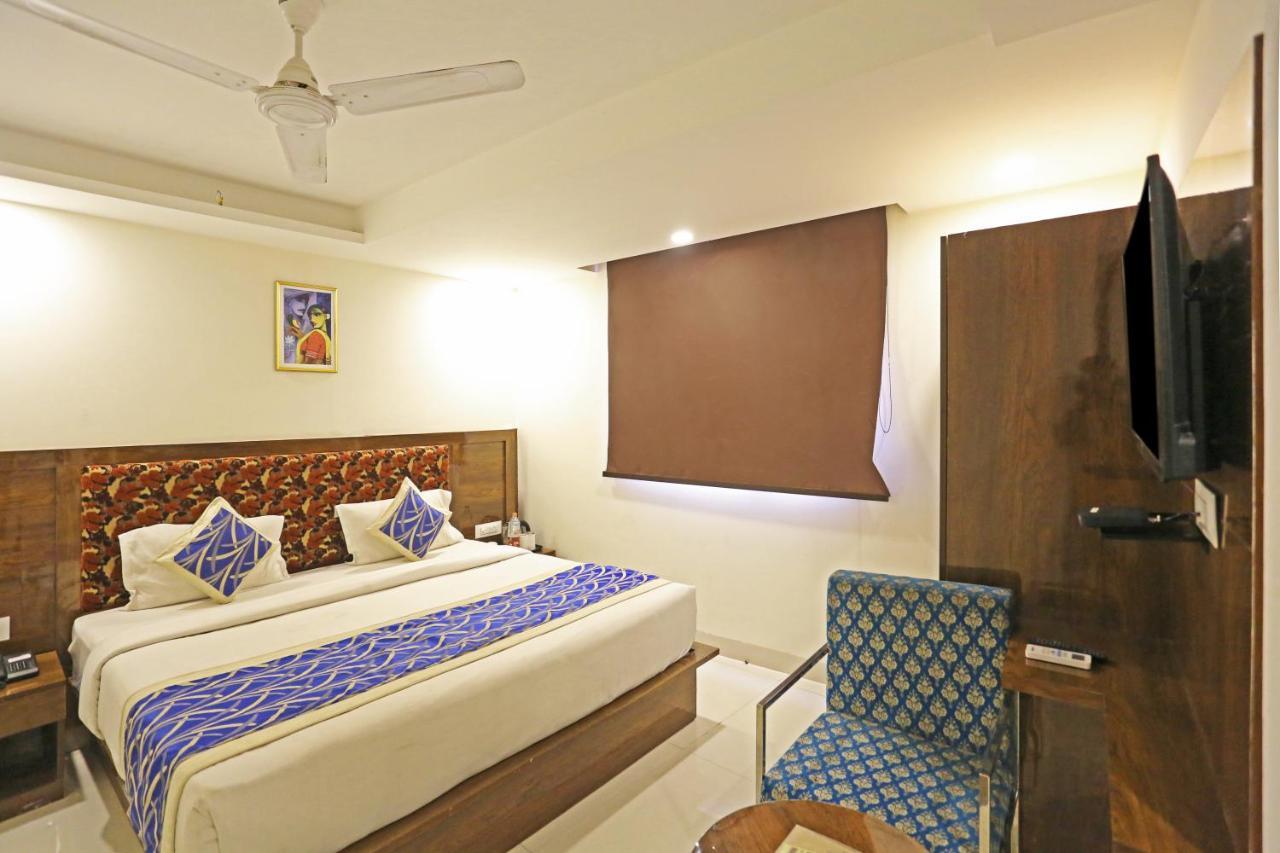 Hotel Emblem Suites- Near Delhi Airport New Delhi Exterior photo