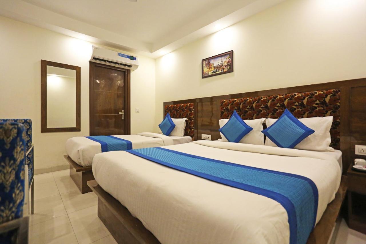 Hotel Emblem Suites- Near Delhi Airport New Delhi Exterior photo