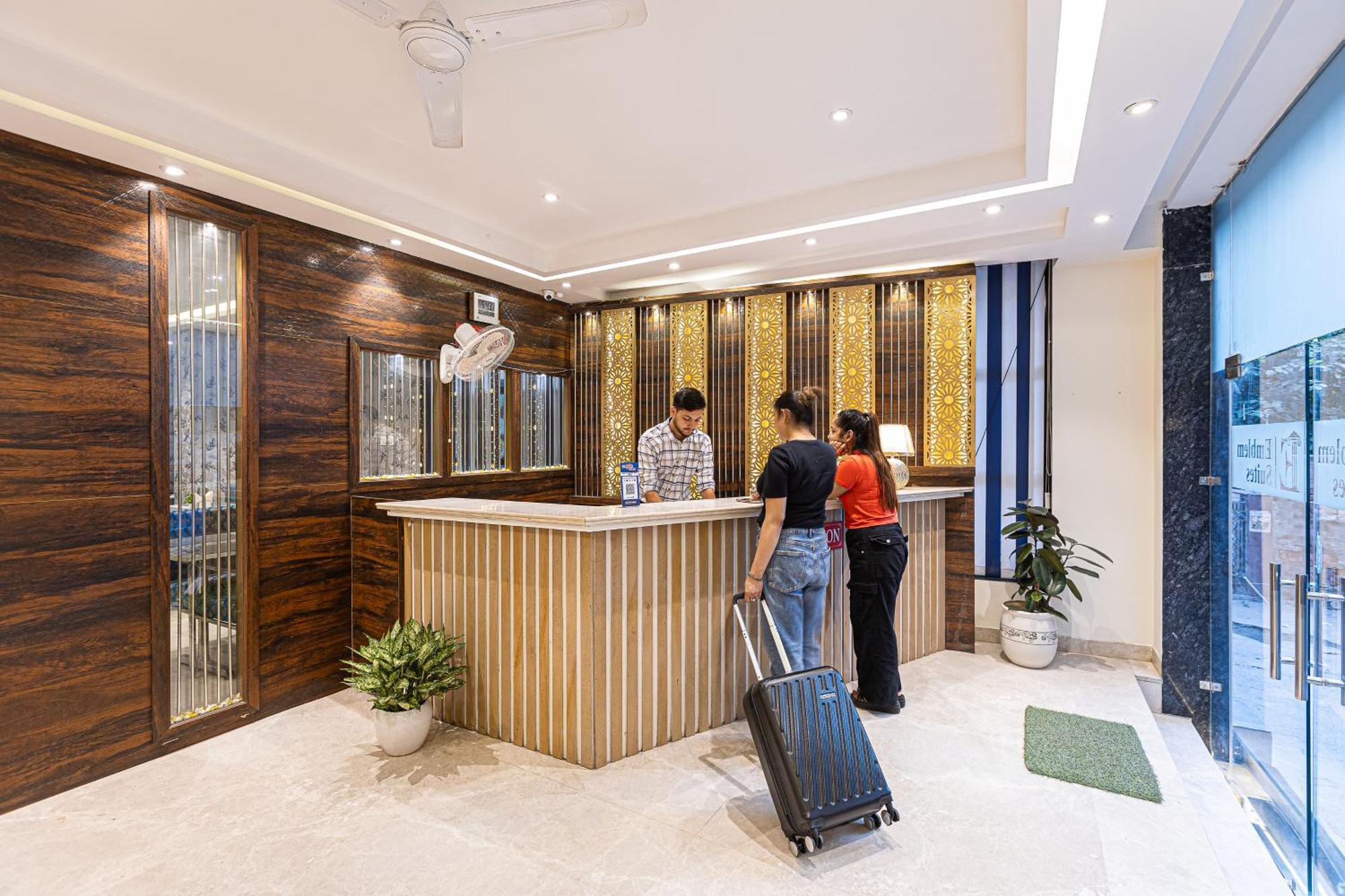 Hotel Emblem Suites- Near Delhi Airport New Delhi Exterior photo